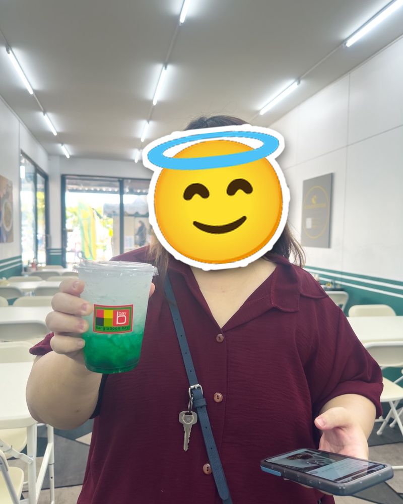 ลูกค้าที่มาทานร้านสุวรรณหอยทอด (แก้วเขียวสดชื่น) ปิดหน้าด้วยสติกเกอร์
